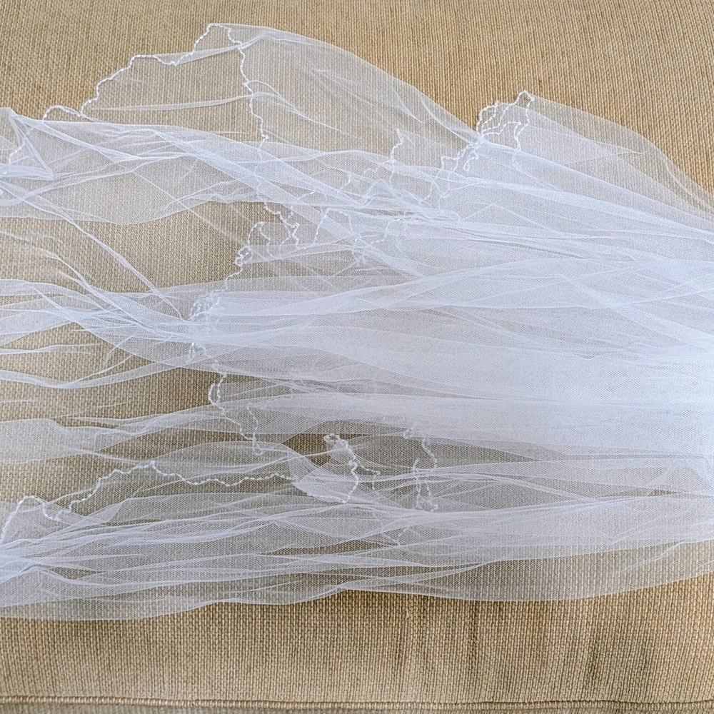 Elegant White Finger Tip Bridal Veil Comb Brand New